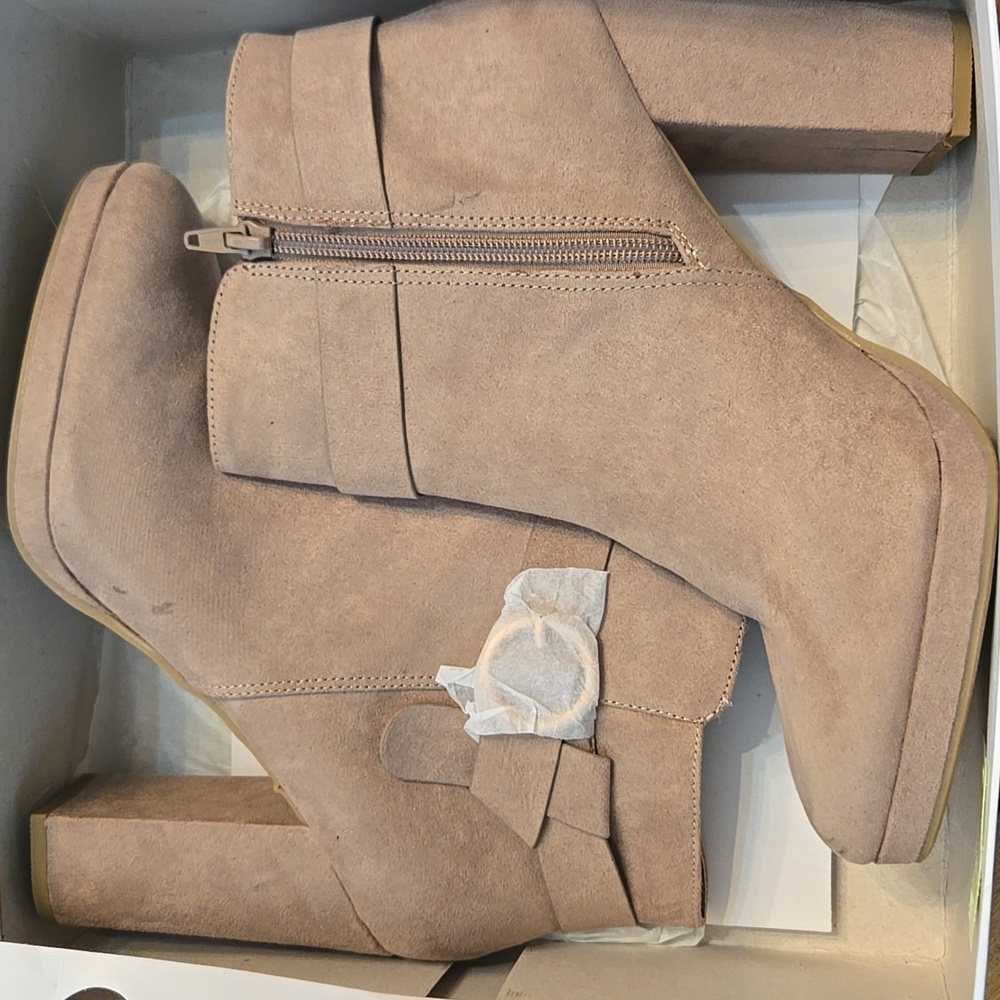 NWT LC Lauren Conrad Women's Gray Suede Heeled Boots SIZE 9.5 - Picture 7 of 7